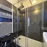 Luxe Seaview Apartment *