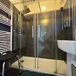 Luxe Seaview Apartment *