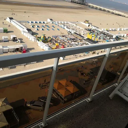 Luxe Seaview Apartment